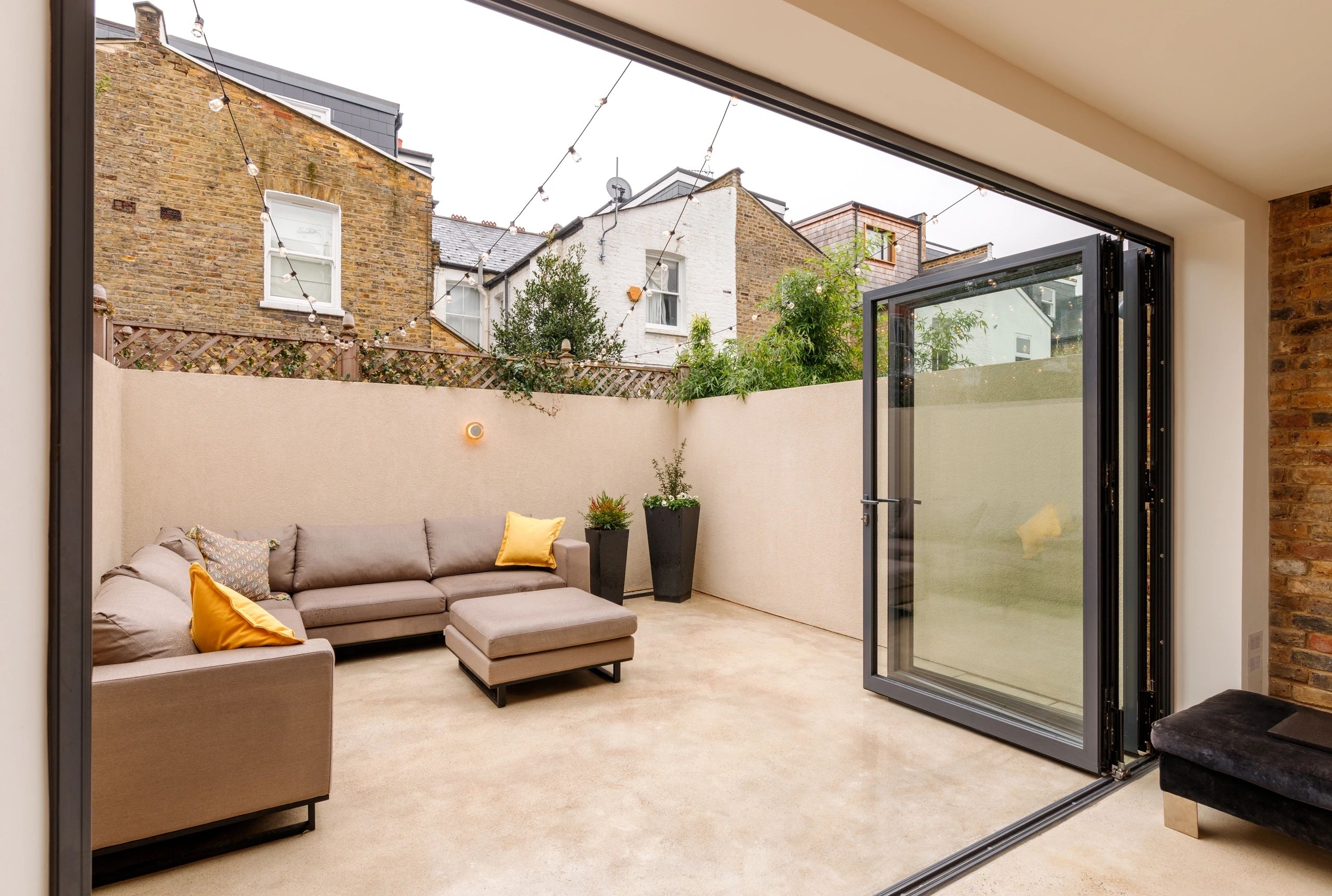 Window installation at Rowallan Road